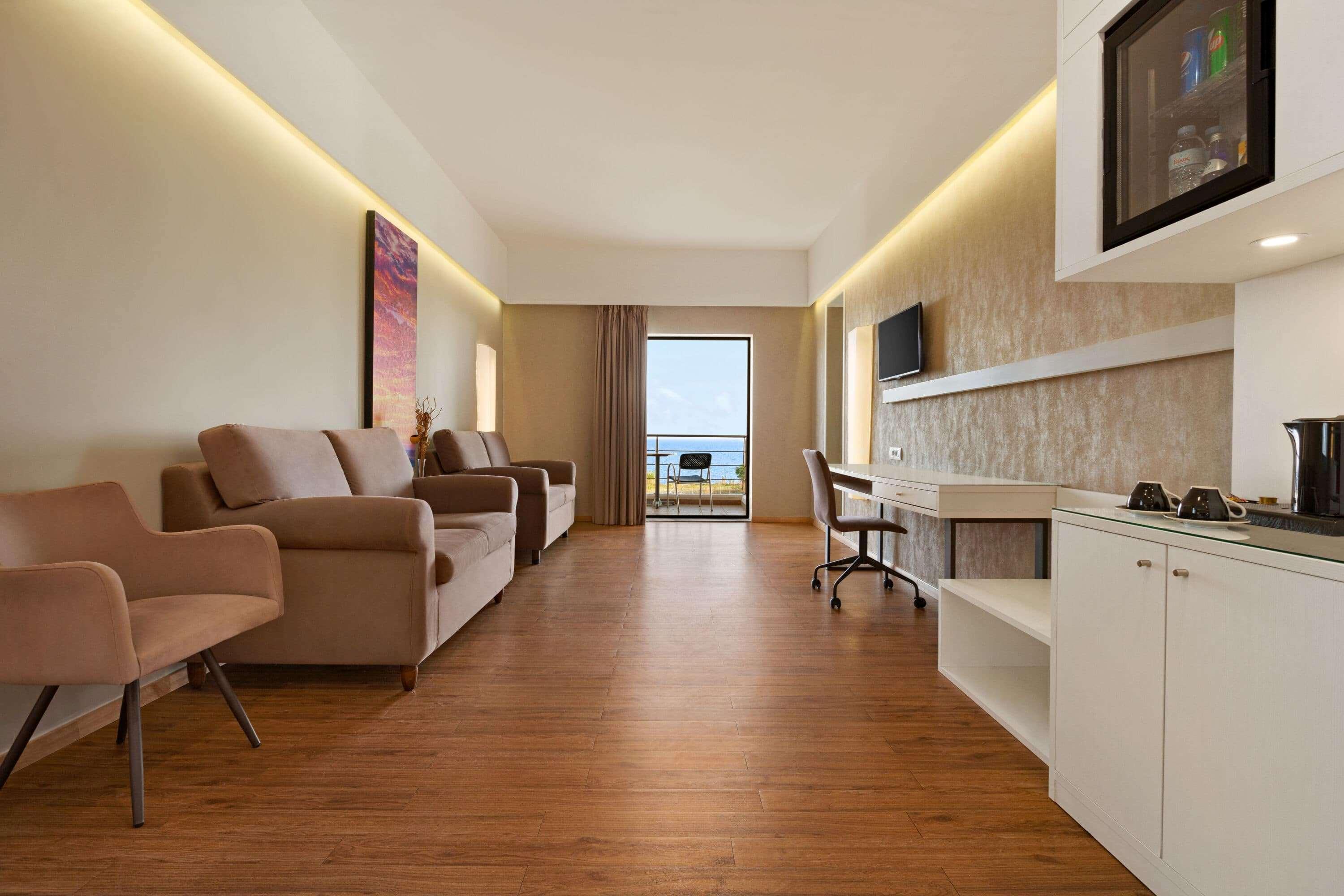 Hotel Ramada Plaza By Wyndham Thraki Alejandrópolis Exterior foto A typical hotel room