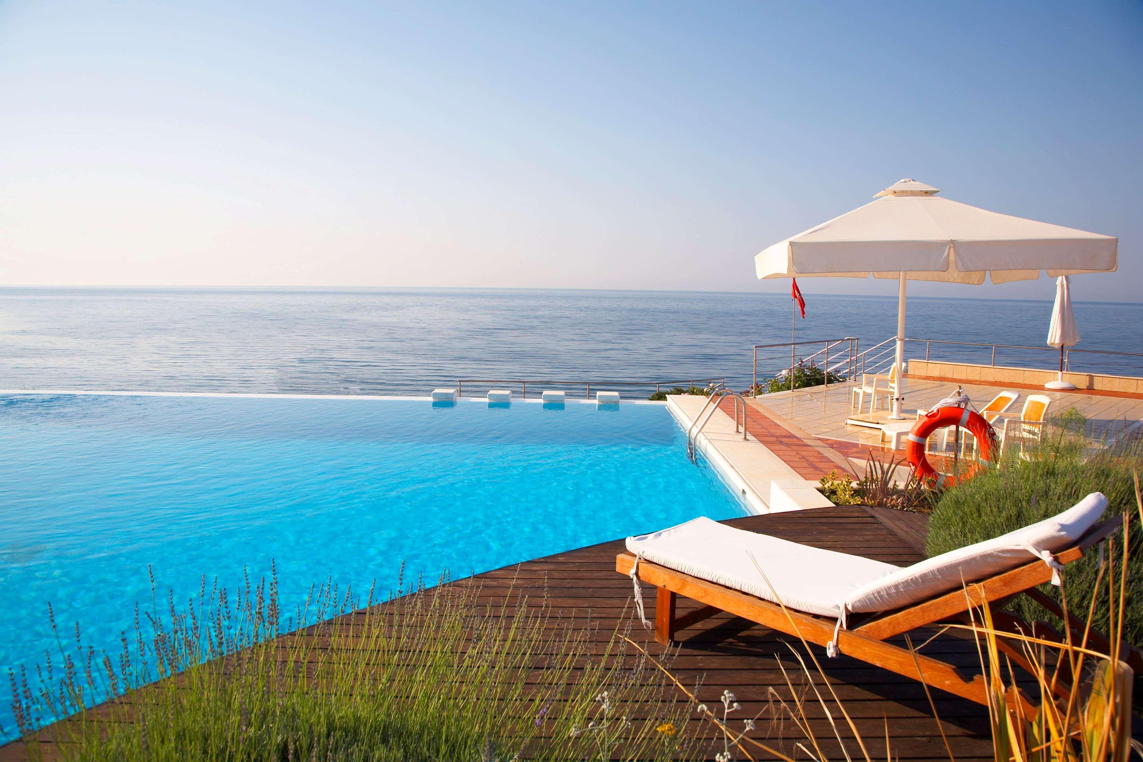 Hotel Ramada Plaza By Wyndham Thraki Alejandrópolis Exterior foto Infinity pool at the Hotel Porto Bay Falomo, Venice, Italy
