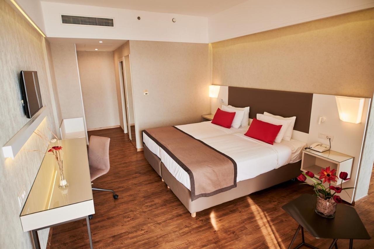 Hotel Ramada Plaza By Wyndham Thraki Alejandrópolis Exterior foto A room at the hotel