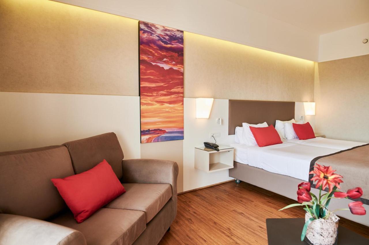 Hotel Ramada Plaza By Wyndham Thraki Alejandrópolis Exterior foto A room at the hotel